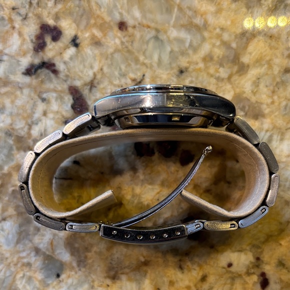 Seiko 5 Automatic Watch Black Dial with Silver Bracelet. - Picture 2 of 5